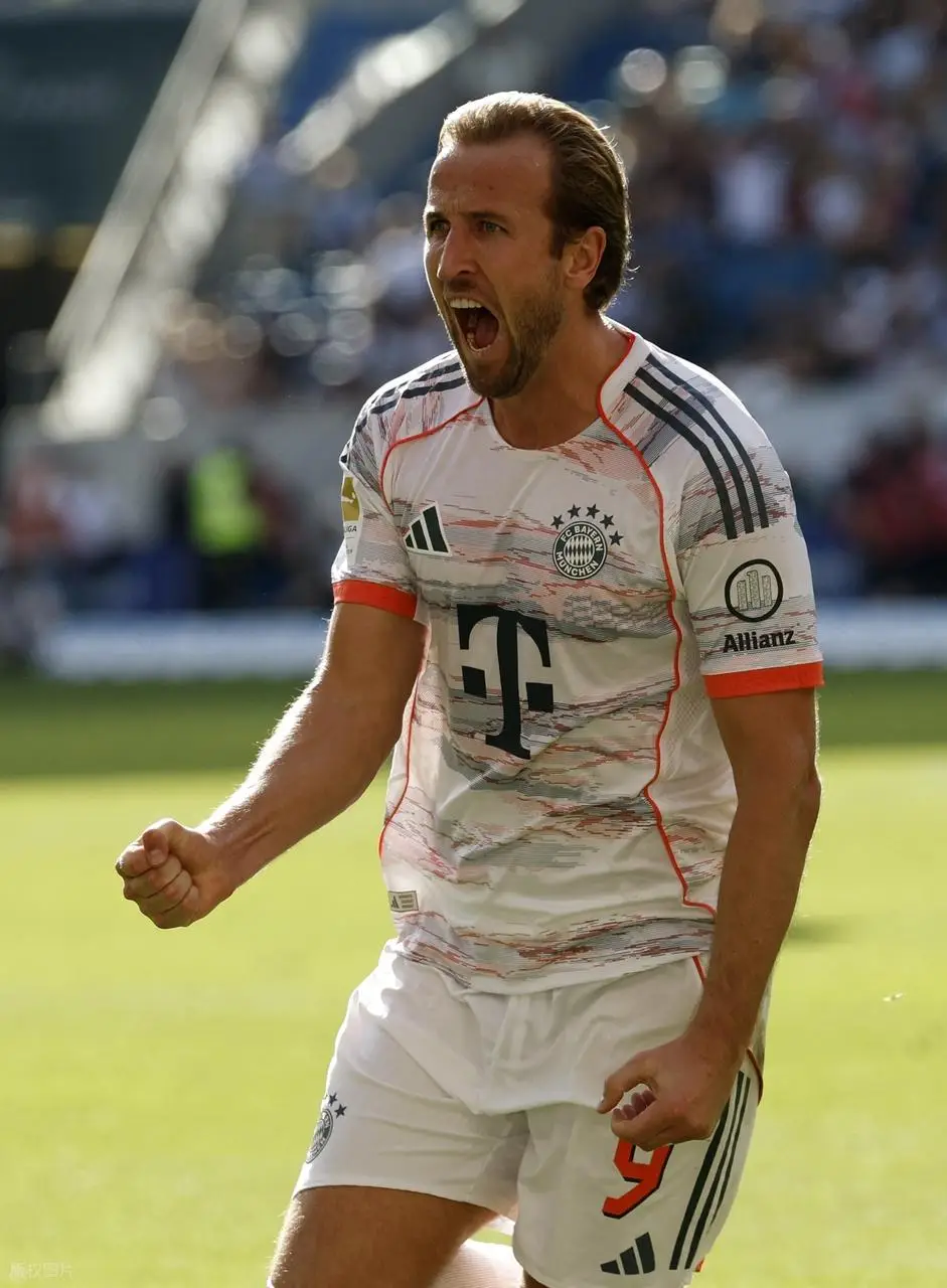 德甲第13轮最佳阵解析：锋霸封王，凯恩领衔，黑马中场惊艳《踢球者》